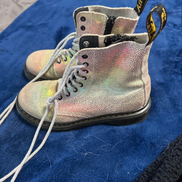 Girls Doc Martens size 1 - Picture 2 of 3